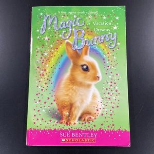 Magic Bunny #2: Vacation Dreams by Sue Bentley - Paperback Novel